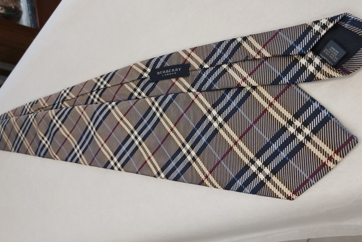 Lavaggio e Stiro Cravatta Lavaggio e Stiro