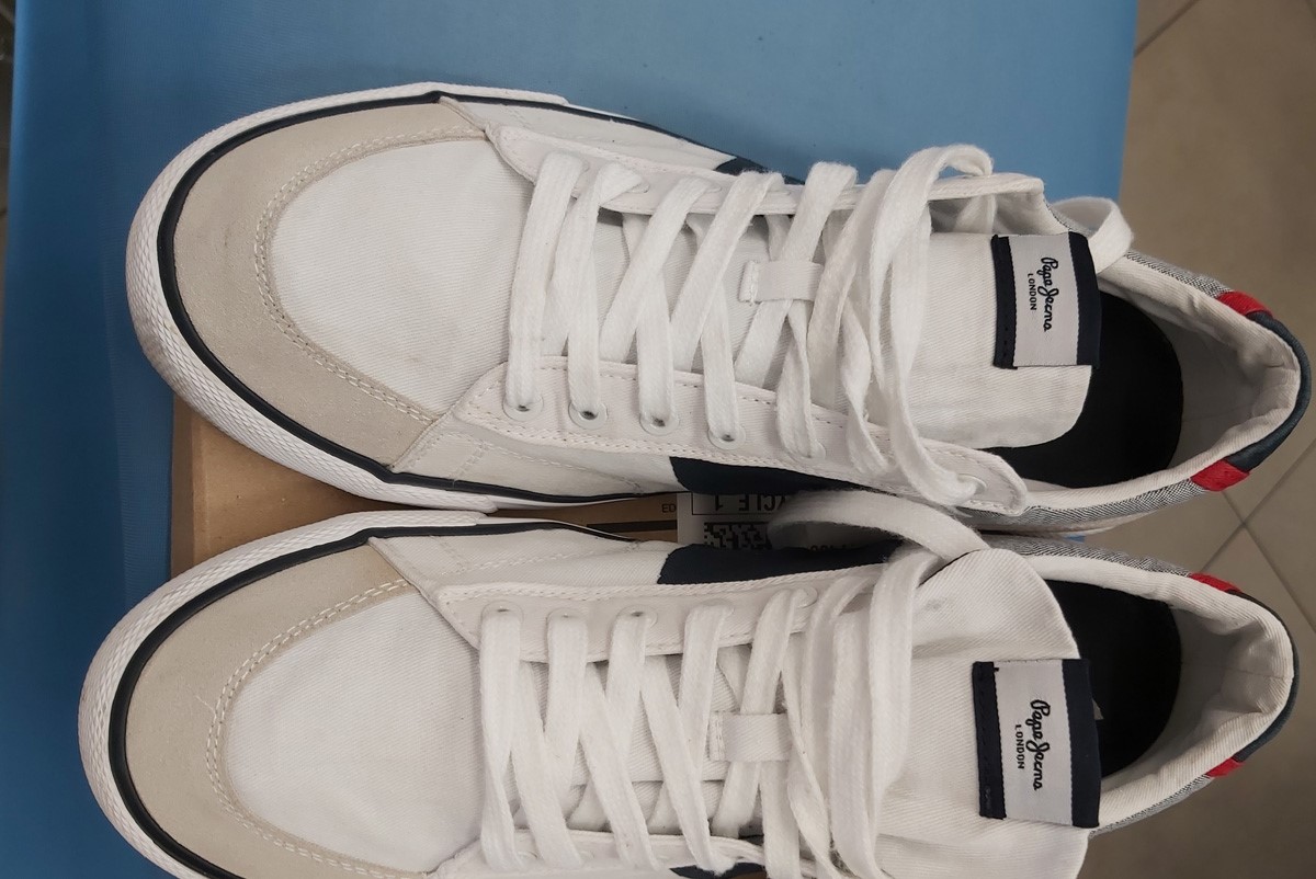 Lavaggio e Stiro Scarpa da tennis o sneakers  Lavaggio e Stiro