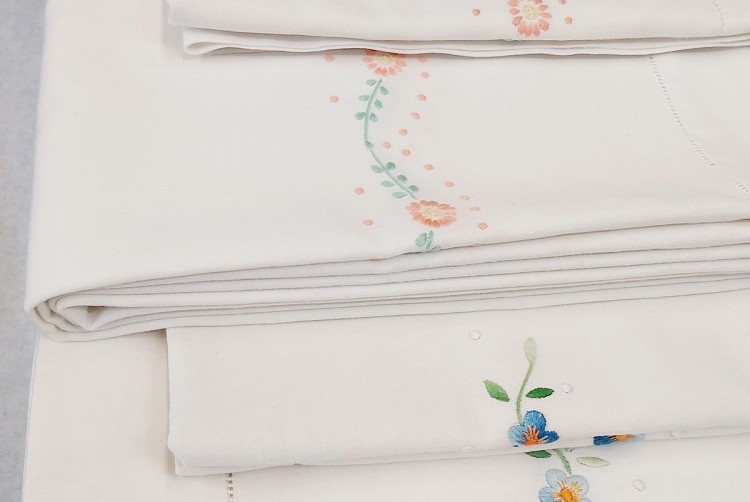 Lavaggio e Stiro Lenzuola Ricamate - Letto Matrimoniale