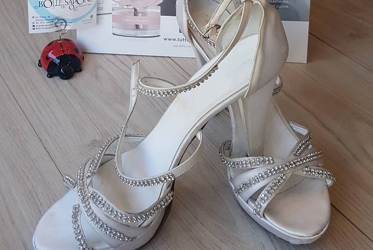 Lavaggio e Stiro Sandalo elegante 